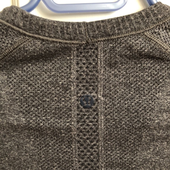 Lululemon Workout Shirt - Picture 3 of 4